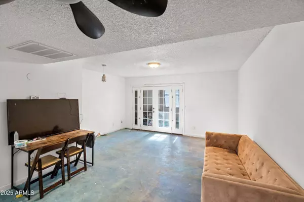 Phoenix, AZ 85029,1601 W SUNNYSIDE Drive #164