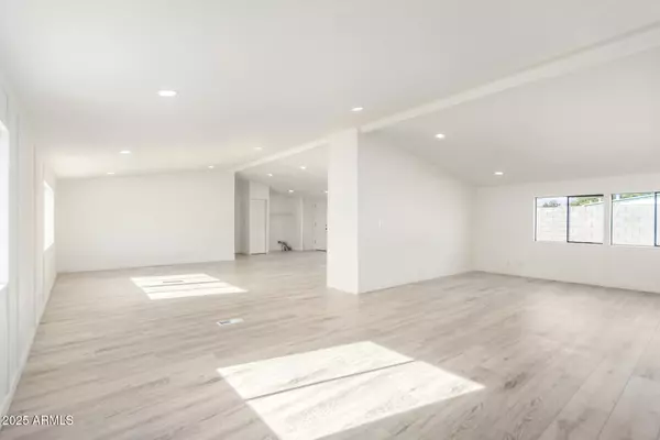 Phoenix, AZ 85022,452 E ANNETTE Drive