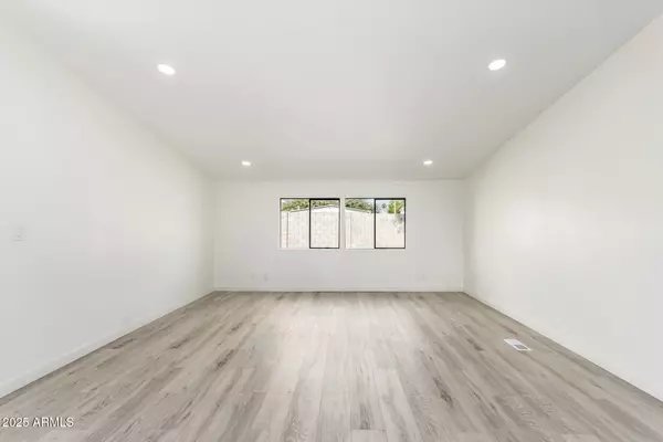 Phoenix, AZ 85022,452 E ANNETTE Drive