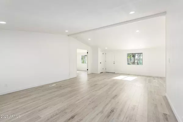 Phoenix, AZ 85022,452 E ANNETTE Drive