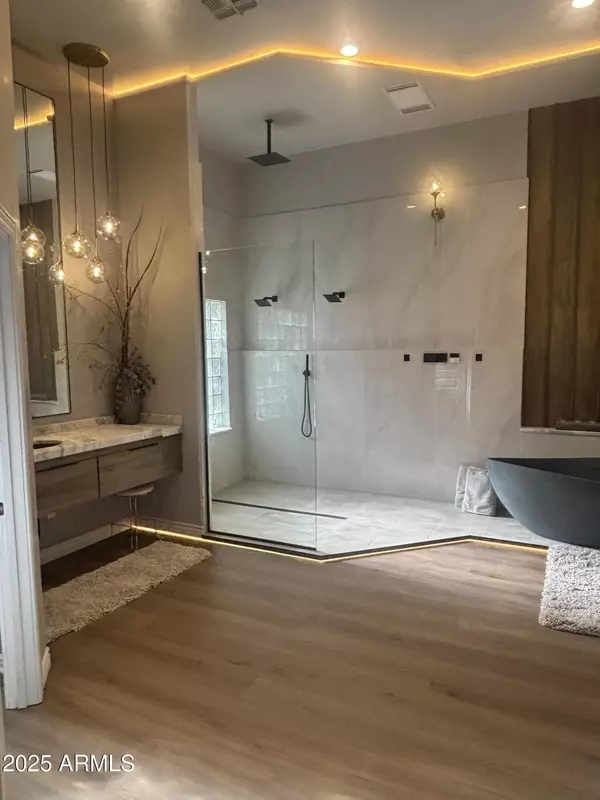 11126 E CANNON Drive, Scottsdale, AZ 85259