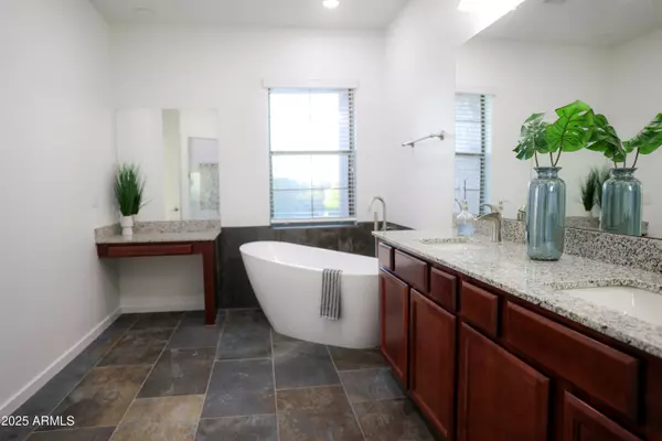 Phoenix, AZ 85050,3935 E ROUGH RIDER Road #1140