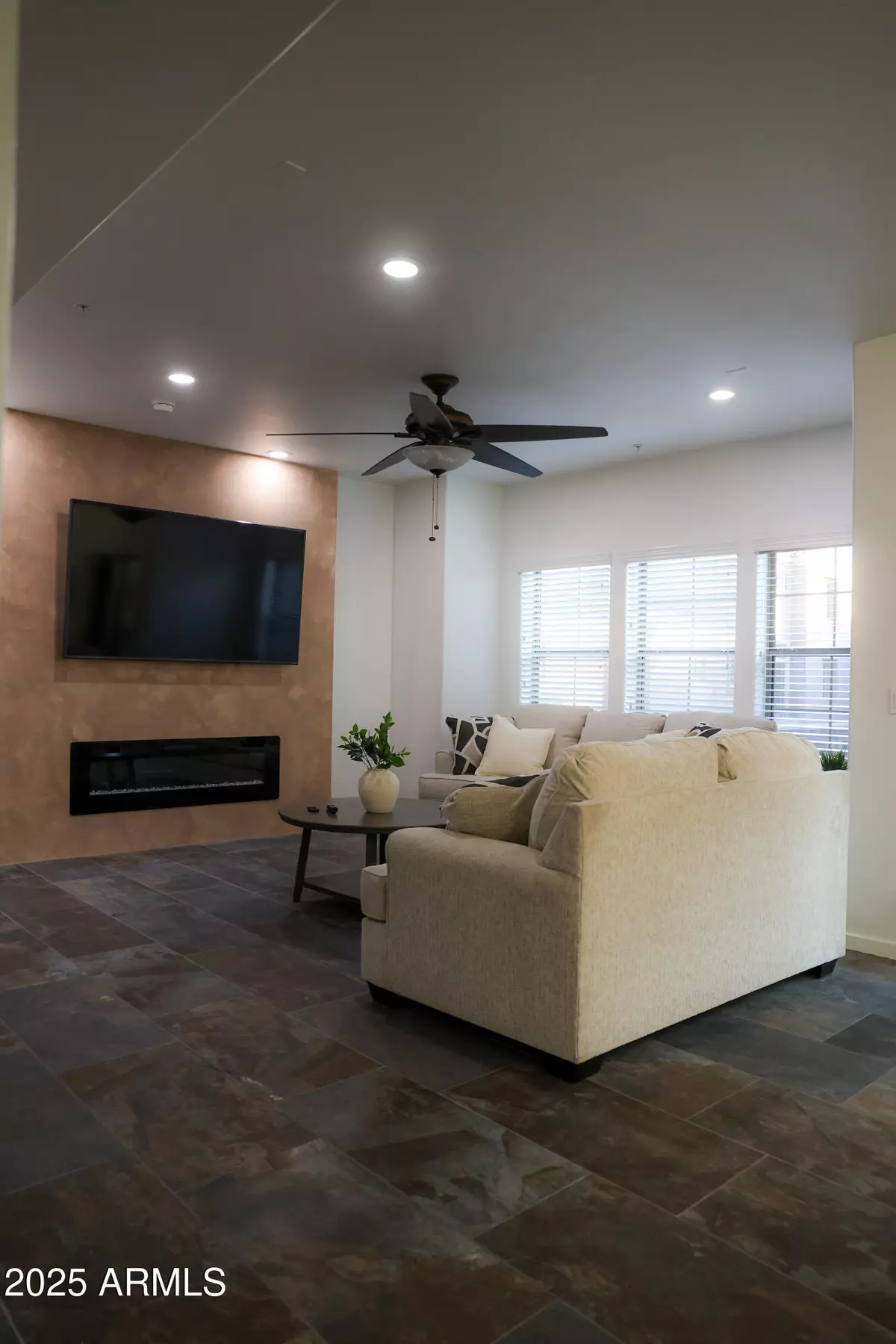 Phoenix, AZ 85050,3935 E ROUGH RIDER Road #1140