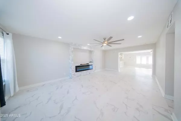 Phoenix, AZ 85023,2317 W DANBURY Road