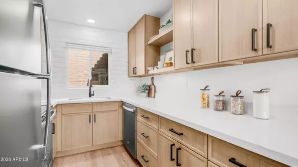 Phoenix, AZ 85018,3056 N 32ND Street N #347