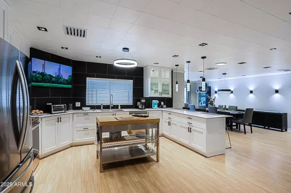 Phoenix, AZ 85022,1955 E GROVERS Avenue #2