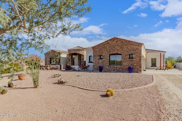 28217 N FINCH Trail, San Tan Valley, AZ 85144