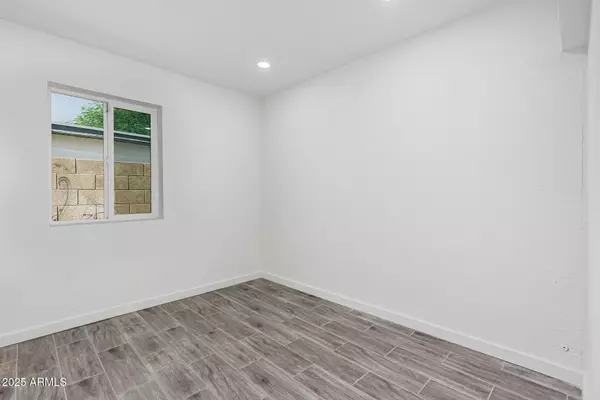 Phoenix, AZ 85033,7533 W SHEILA Lane