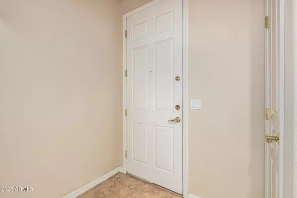 Scottsdale, AZ 85254,15221 N CLUBGATE Drive #2005