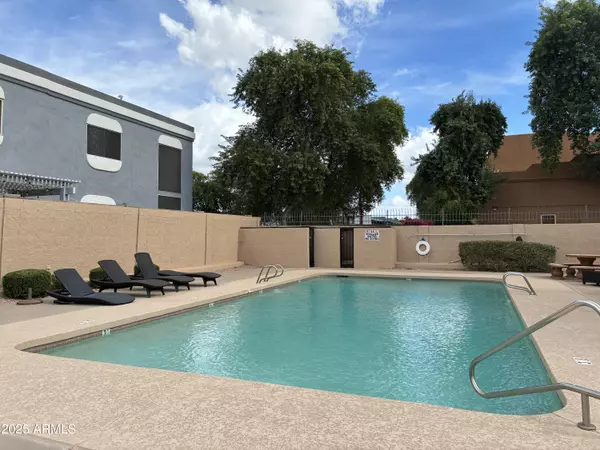 5204 N 18TH Drive, Phoenix, AZ 85015