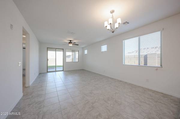 Glendale, AZ 85305,8722 W PASADENA Avenue