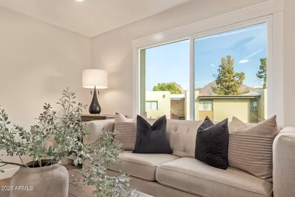 Phoenix, AZ 85018,4201 E CAMELBACK Road #14