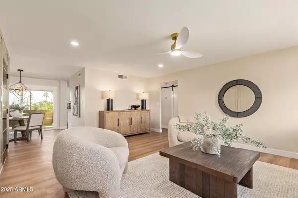 Phoenix, AZ 85018,4201 E CAMELBACK Road #14