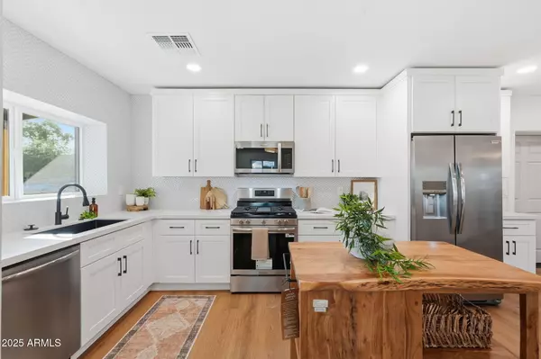 Phoenix, AZ 85018,3102 N 34th Place