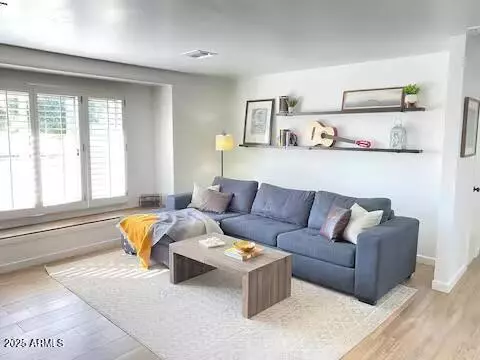 Scottsdale, AZ 85257,8602 E CAMBRIDGE Avenue