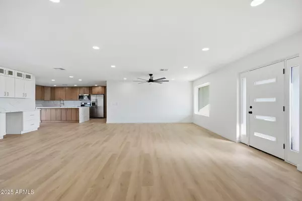 Phoenix, AZ 85016,2416 E PIESTEWA PEAK Drive