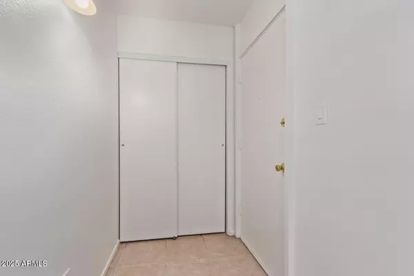 Phoenix, AZ 85015,1701 W TUCKEY Lane #231