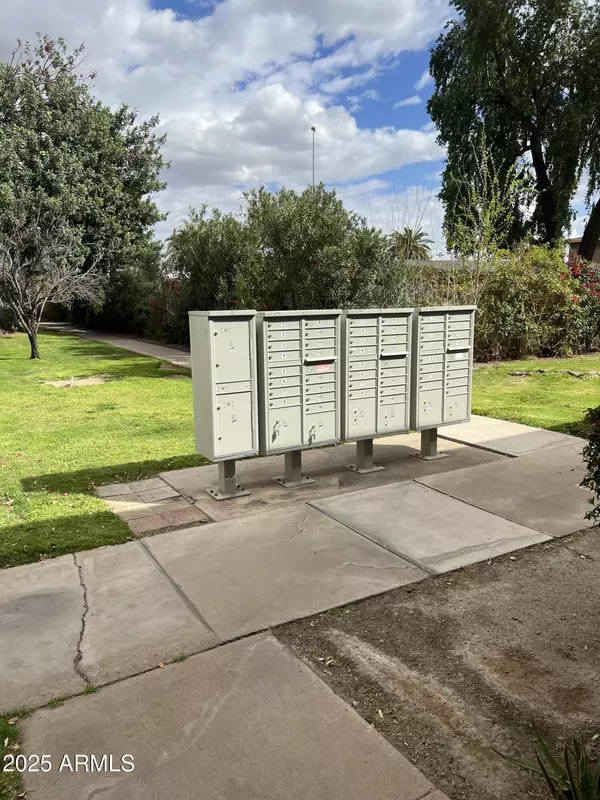 Phoenix, AZ 85017,2530 W Berridge Lane #E102