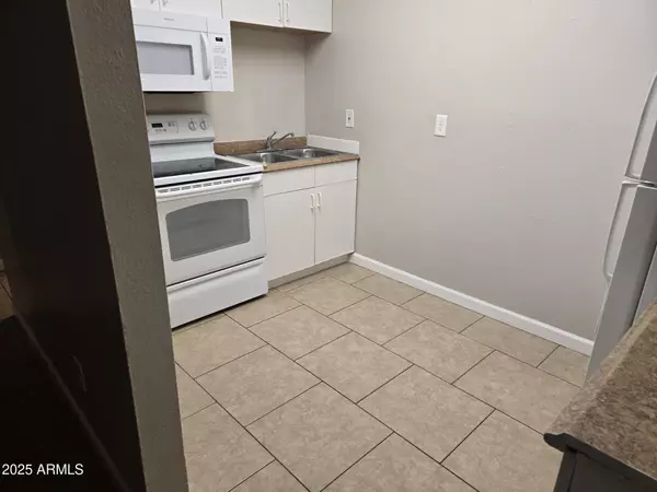 Phoenix, AZ 85040,902 E SOUTHERN Avenue #2