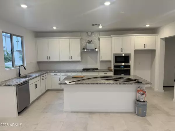 Phoenix, AZ 85085,2454 W MAXIMO Way