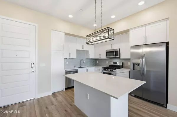 Scottsdale, AZ 85251,7300 E EARLL Drive #3016