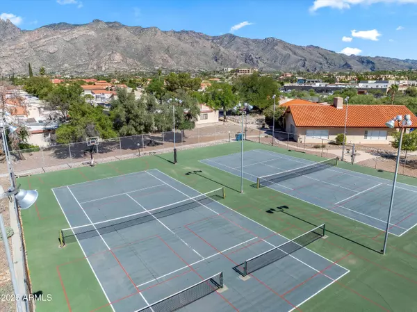 Tucson, AZ 85718,5725 N CAMINO DE LAS ESTRELLAS --