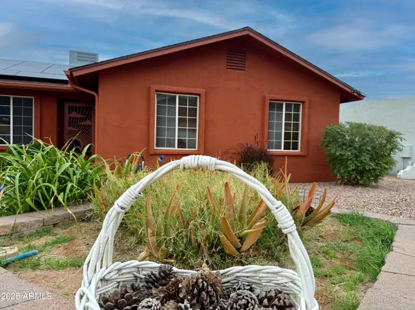 Phoenix, AZ 85042,1938 E Desert Drive