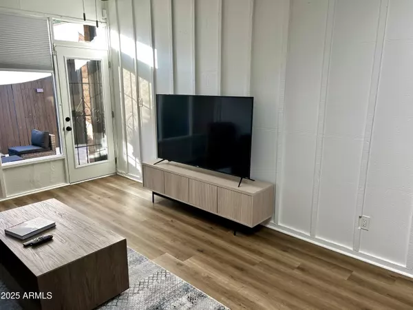 Phoenix, AZ 85018,3046 N 32ND Street #333