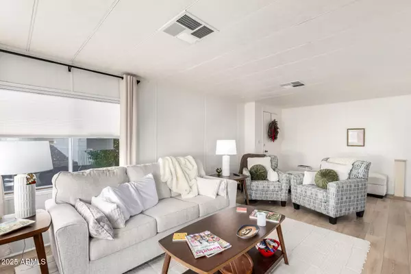 Phoenix, AZ 85029,11811 N 19TH Avenue #24