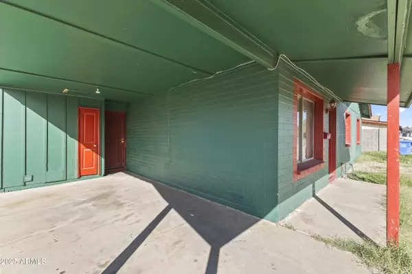 Phoenix, AZ 85033,6402 W AVALON Drive