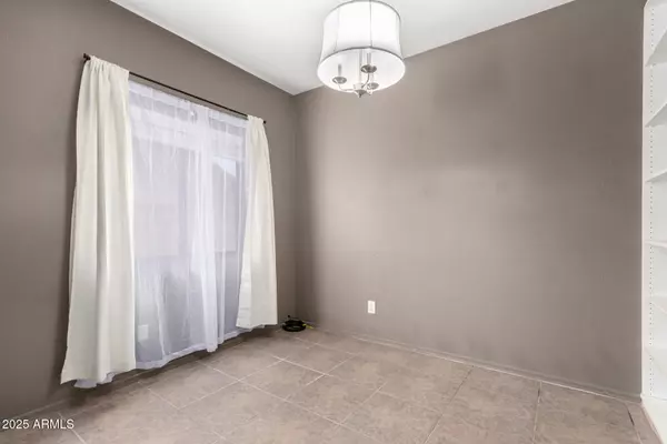 Mesa, AZ 85205,5819 E ELLIS Street