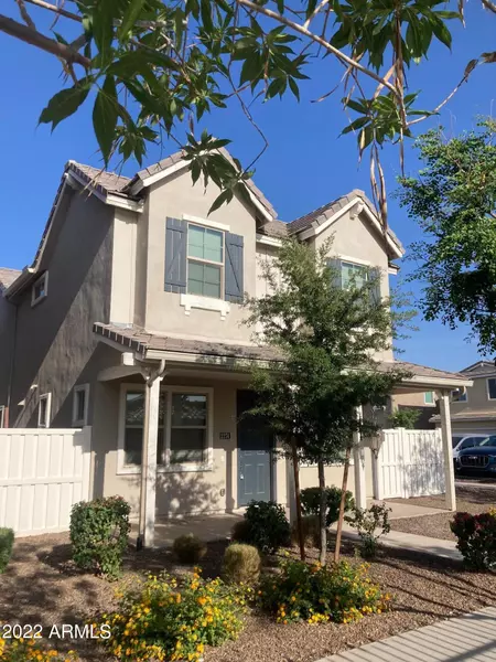 2274 S OSBORN Lane, Gilbert, AZ 85295