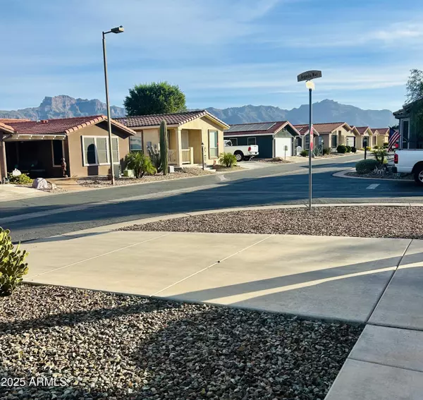 Apache Junction, AZ 85119,3301 S GOLDFIELD Road #3011