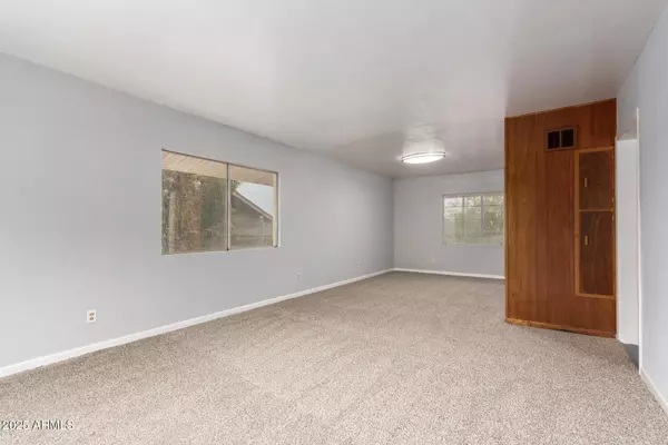 Phoenix, AZ 85029,951 W SAHUARO Drive