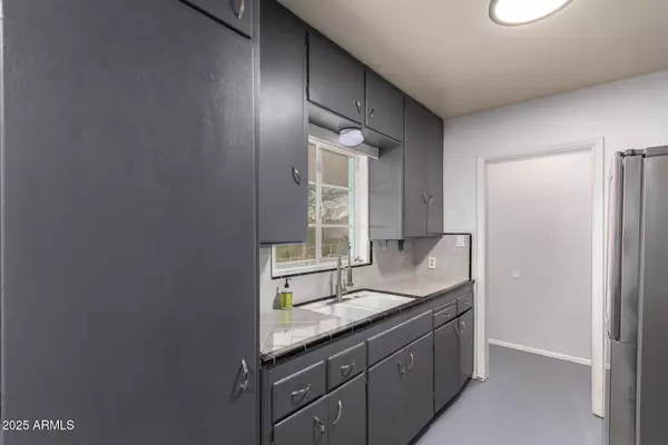 Phoenix, AZ 85029,951 W SAHUARO Drive