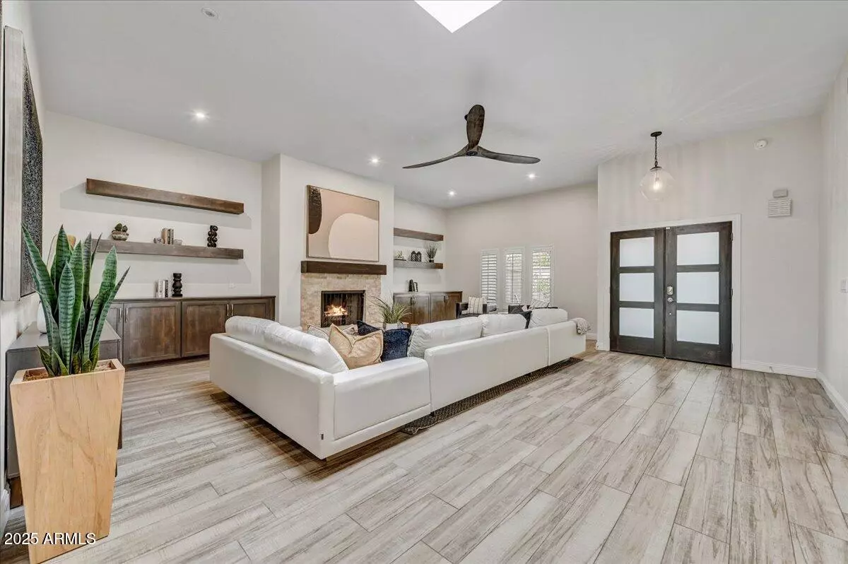 Scottsdale, AZ 85258,8184 E DEL CUARZO Drive