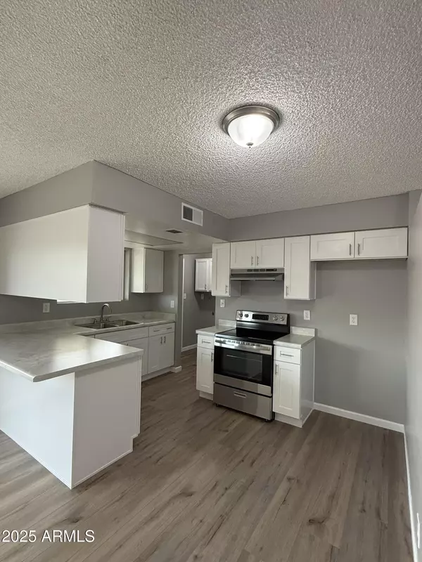 Phoenix, AZ 85027,19839 N 6TH Drive