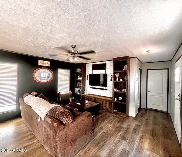 Mesa, AZ 85201,2060 N Center Street #372