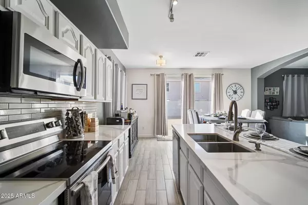 Phoenix, AZ 85041,7218 S 40TH Lane