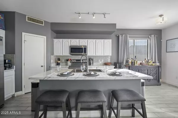 Phoenix, AZ 85041,7218 S 40TH Lane