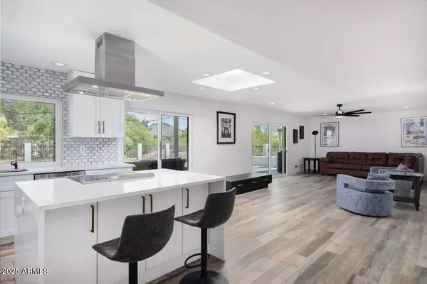 Phoenix, AZ 85022,856 E VILLAGE CIRCLE Drive S