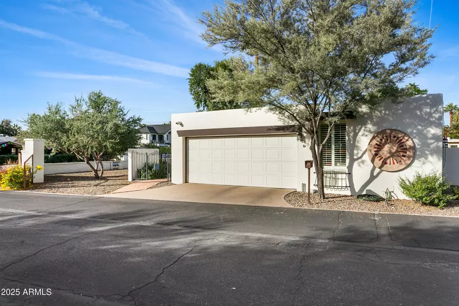 4822 E EARLL Drive, Phoenix, AZ 85018
