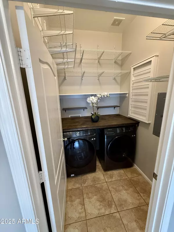 Phoenix, AZ 85024,2725 E MINE CREEK Road #2156