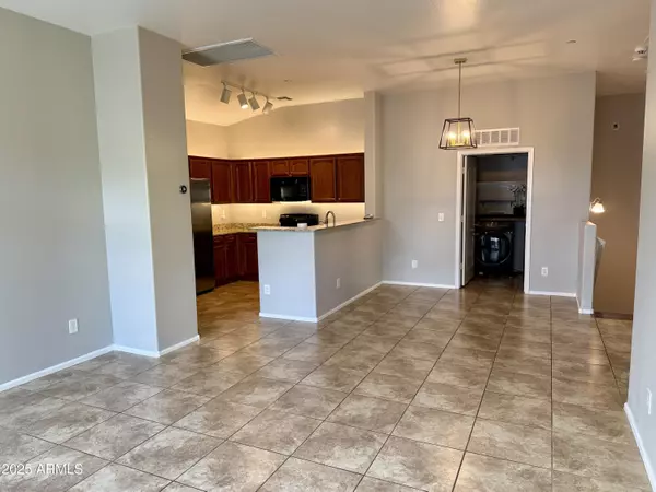 Phoenix, AZ 85024,2725 E MINE CREEK Road #2156