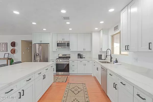 Phoenix, AZ 85028,3142 E ALTADENA Avenue