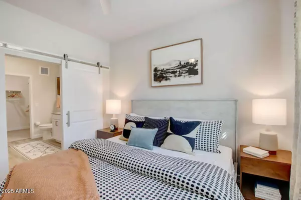 Phoenix, AZ 85085,28201 N BLACK CANYON Highway #3