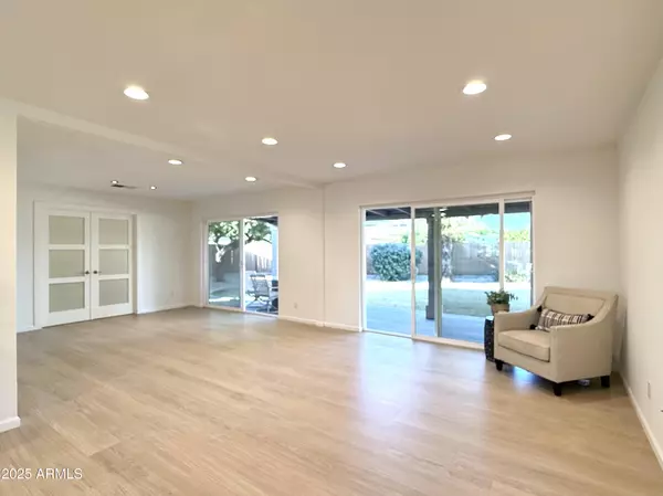 Scottsdale, AZ 85257,8126 E CYPRESS Street