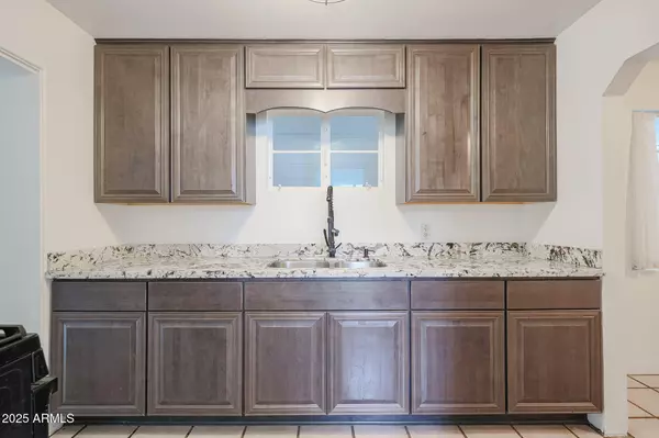 Phoenix, AZ 85021,7055 N 24TH Avenue