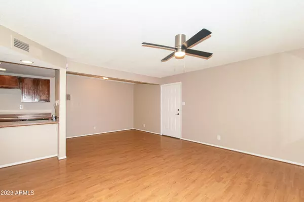 Mesa, AZ 85201,424 W BROWN Road #105