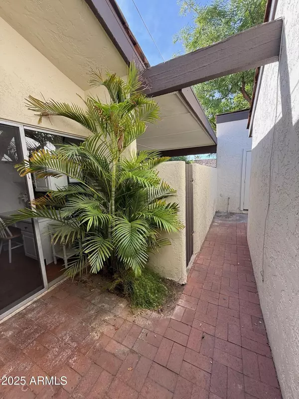 Phoenix, AZ 85016,6711 N 16TH Place